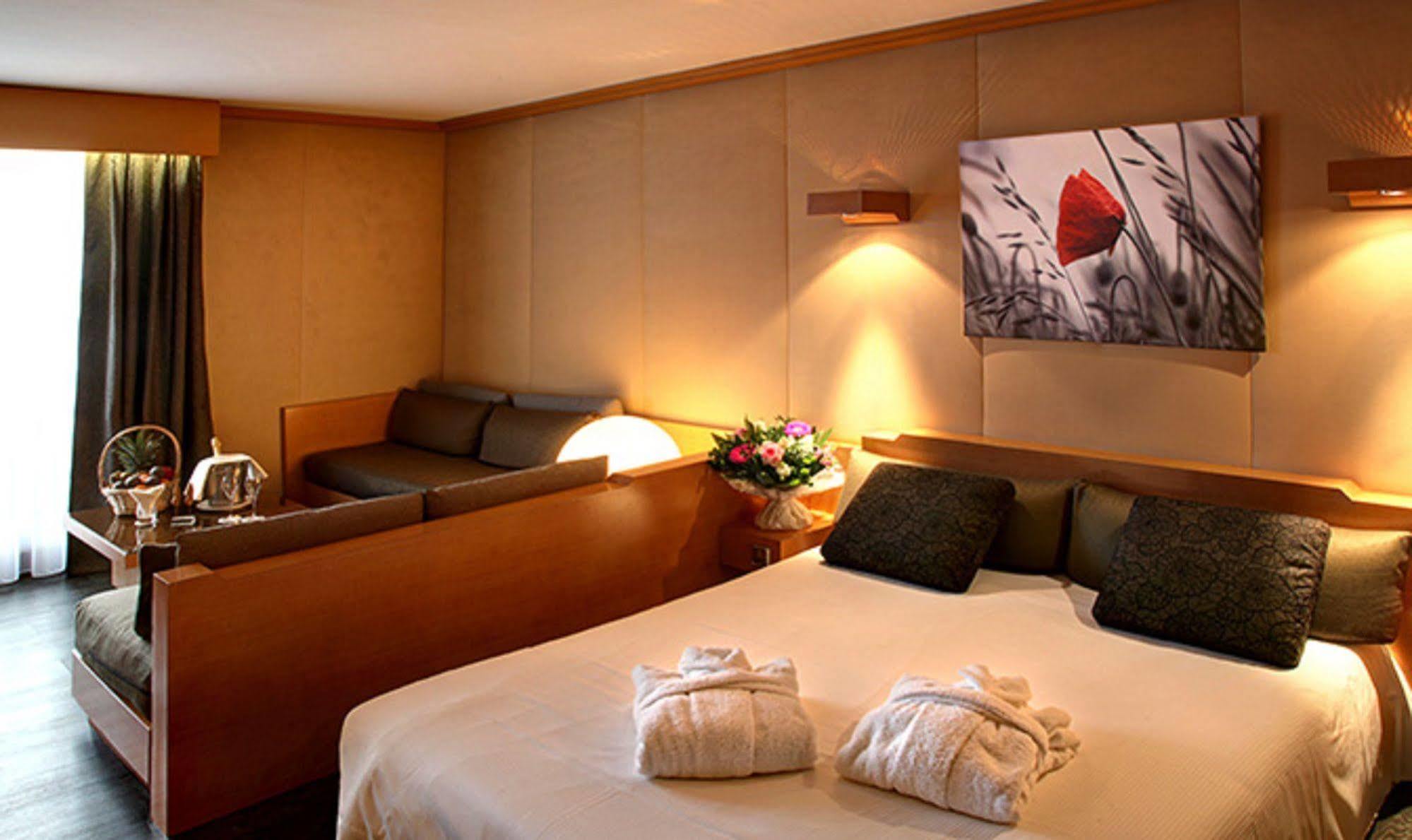 Amiraute Hotel Golf Deauville Touques Eksteriør bilde