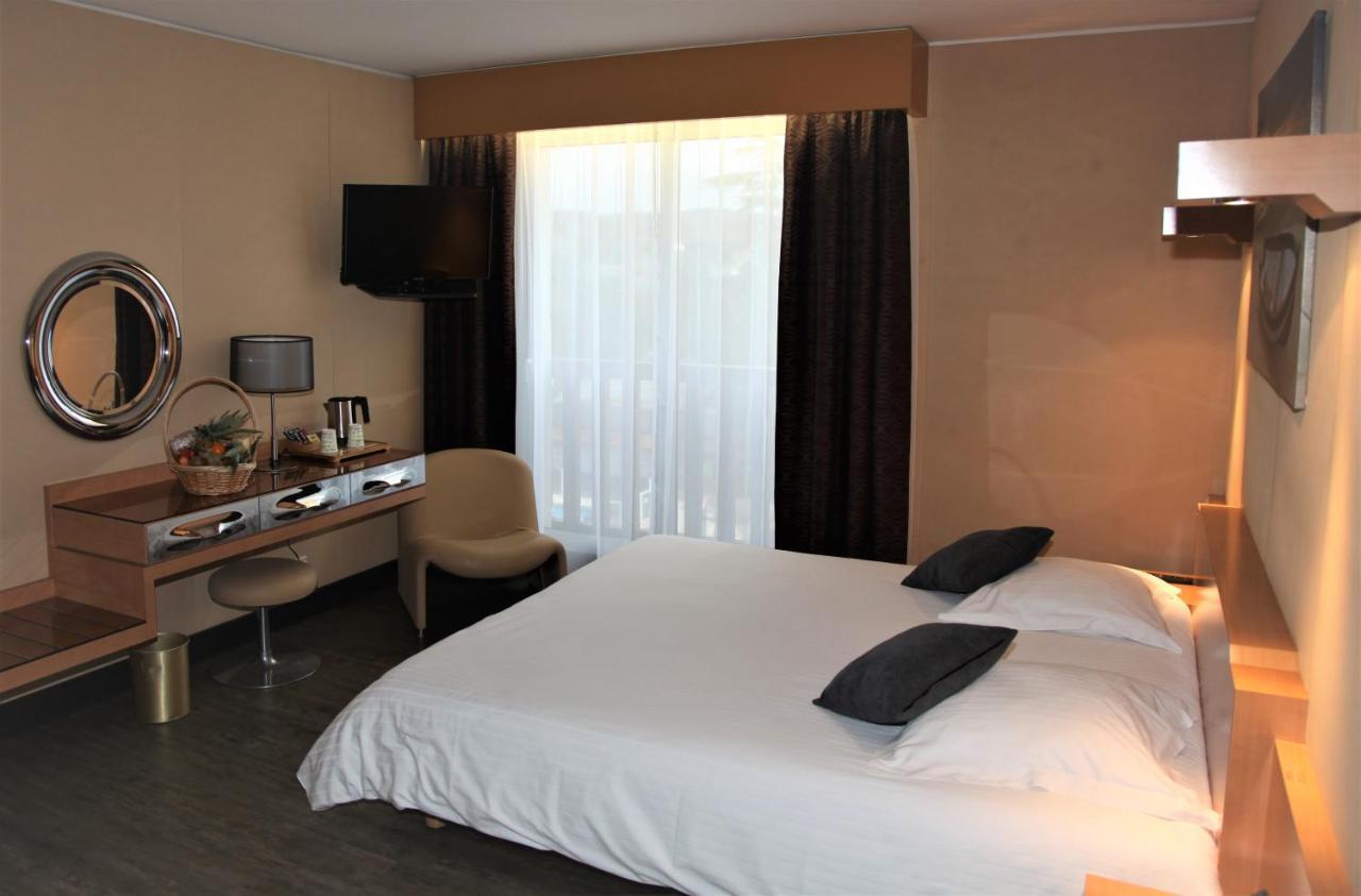 Amiraute Hotel Golf Deauville Touques Eksteriør bilde